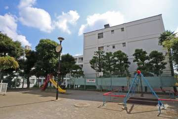 大岡山コーポラスの外観(南西側から)