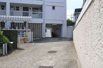 駐車場の出入り口