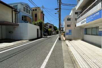 敷地南側の前面道路