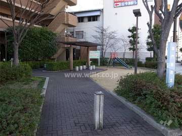 敷地に隣接して公園があります。