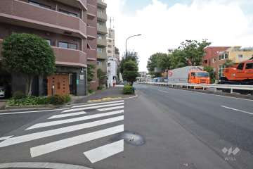 敷地北東側の前面道路（環状七号線）