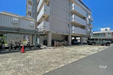 敷地内駐車場（屋外・屋内平面式）と駐輪場