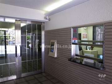 エントランスはオートロック付きです。