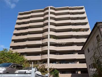 ライオンズマンション西宮平松町の外観（南側から）
