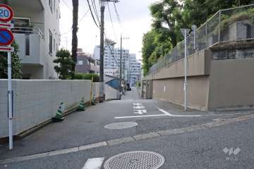 敷地北側の前面道路
