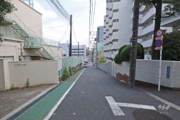 敷地東側の前面道路