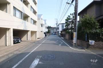 敷地西側の前面道路　