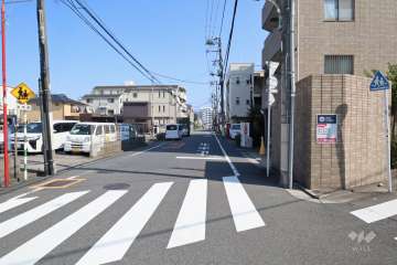 敷地東側の前面道路