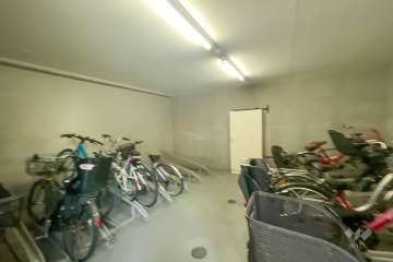 屋内に設けられた駐輪場