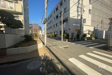 敷地北東側の前面道路　