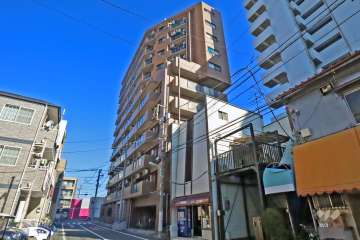 グランイーグル梅屋敷の外観（南西側から）