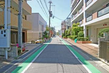 敷地南側の前面道路