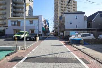 敷地北側の前面道路