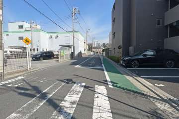 敷地北西側の前面道路