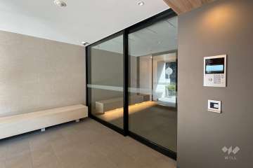 エントランスはオートロック付きです。