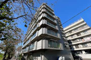 エンゼルハイム多摩リバーサイド第3の外観（南東側から）