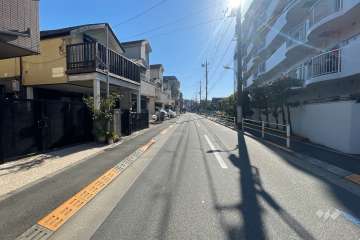 敷地東側の前面道路