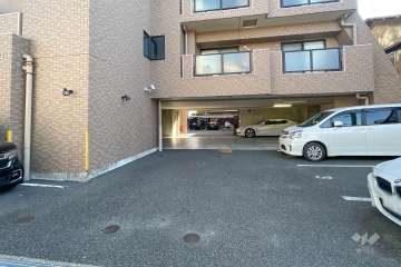 駐車場の出入り口