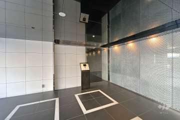 エントランスはオートロック付きです。