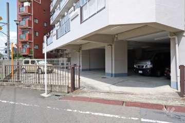 駐車場の出入り口・敷地内駐車場（屋外平面式・屋内平面式）