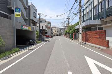 敷地北側の前面道路（東側から）