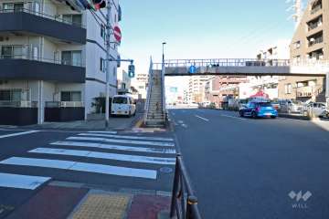 敷地東側は国道1号（第二京浜）に面しています。