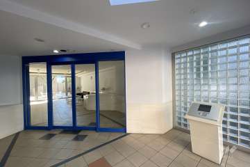 エントランスはオートロック付きです。