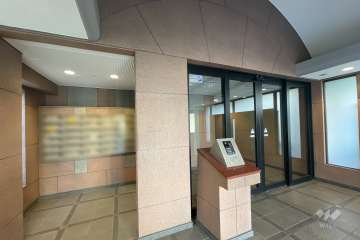 エントランスはオートロック付きです。