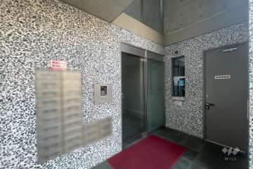 エントランスはオートロック付きです。