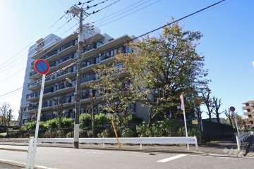 多摩川ハウスの外観（北東側から）