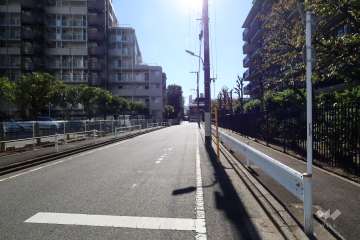 敷地東側の前面道路