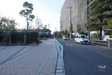 敷地北側の前面道路