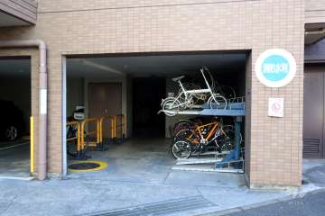 屋内に設けられた駐輪場