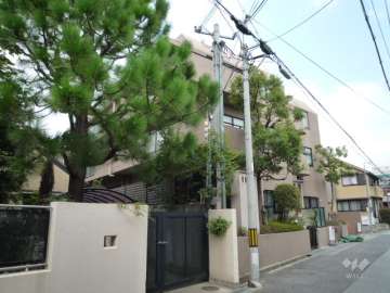 甲東園ガーデンハウスの外観（南東から）
