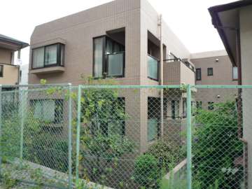 甲東園ガーデンハウスの外観（南西から）