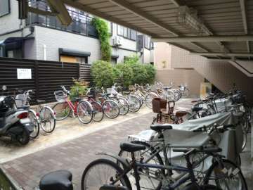 駐輪場とバイク置場
