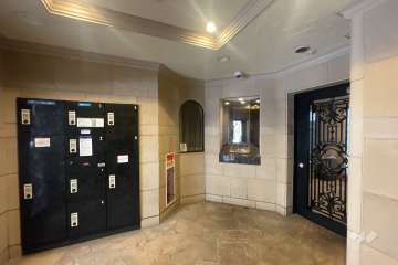 エントランスはオートロック付きです。