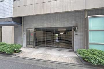 駐車場の出入り口（リングシャッター付き）