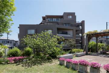 宝塚南雲雀丘ガーデンハウスの外観（北東側から）