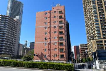 月島マンションの外観（南東側から）