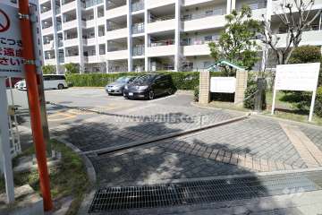 駐車場出入り口