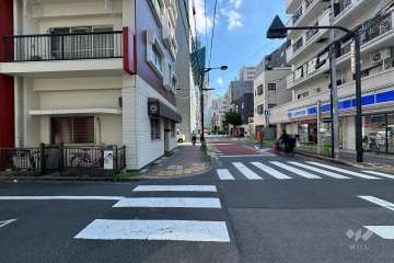 敷地北東側の前面道路