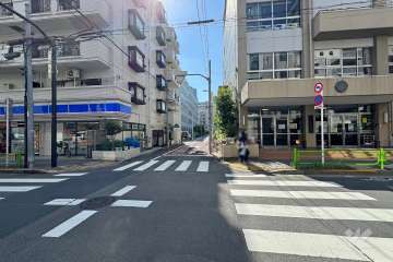 敷地北西側の前面道路