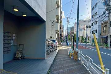 敷地北西側の前面道路　