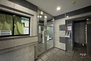 エントランスはオートロック付きです。