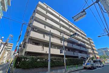 ライオンズマンション月島の外観（西側から）