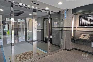 エントランスはオートロック付きです。