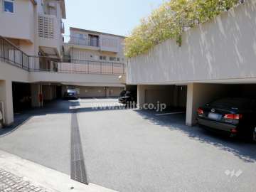 敷地内駐車場（屋外平面式と屋外平面式）