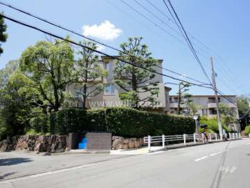 夙川城山パークハイムの全景