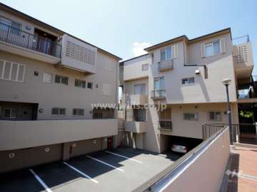 夙川城山パークハイム2棟と3棟の外観（南側から）